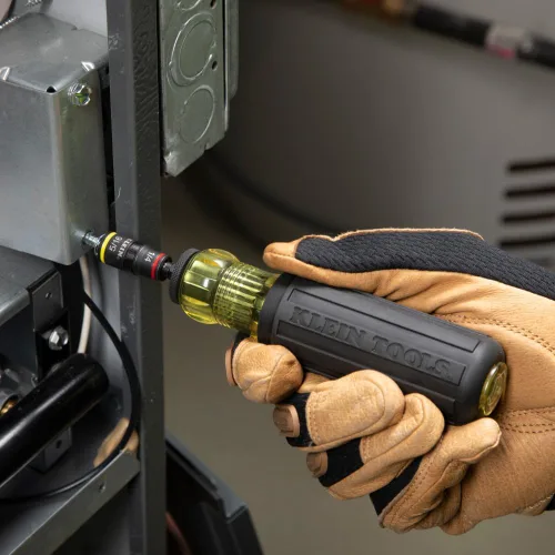 Miniatura 9 de Klein Tools 32931 Juego de llaves de impacto SAE 3 en 1, 1 enchufe abatible con tamaños de destornillador de tuerca de 1/4 y 5/16 y soporte