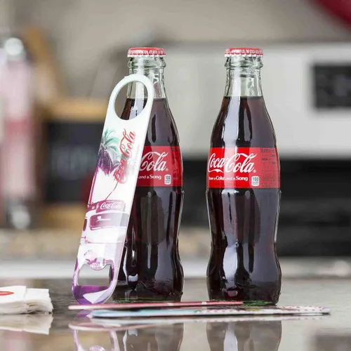 Miniatura 3 de Tablecraft Coca-Cola Vintage Logo "Beach" Abrebotellas Plano, Rojo