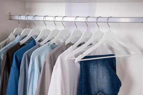 Miniatura 9 de Percha de ropa de madera ultra fina de lujo que ahorra 100 grados con barra cuadrada para pantalones, lo mejor para camisas, blusas, pantalones