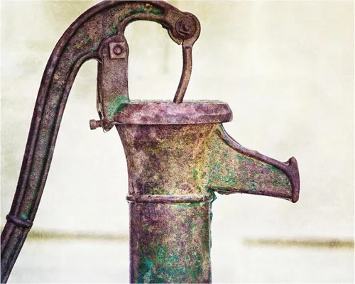 LISA RUSSO FINE ART - Impresión artística de pared con bomba de agua vintage - Fotografía artística sin marco - Casa de campo, baño rústico, cocina,