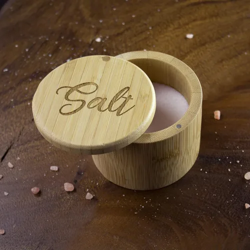 Miniatura 3 de Totally Bamboo Salero de bambú con caja de almacenamiento de bambú y tapa giratoria magnética, capacidad de 6 onzas, grabado de sal en la tapa