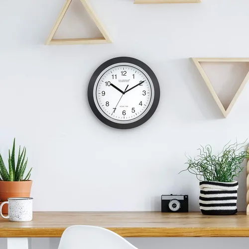 Miniatura 6 de La Crosse Technology WT-3102B - Reloj de pared analógico de 10 pulgadas WWVB y restablecimiento automático de DST, negro/plata