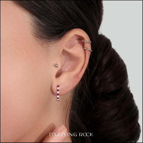 Miniatura 2 de Dazzlingrock Collection Aretes de aro en forma de J de oro de 14 quilates con piedras preciosas redondas y diamantes blancos