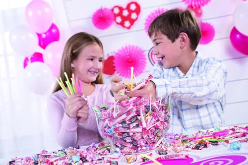 Miniatura 6 de Fun Express Paquetes variados de dulces a granel, dulces surtidos envueltos individualmente para Halloween, recuerdos de fiesta, rellenos de piñata