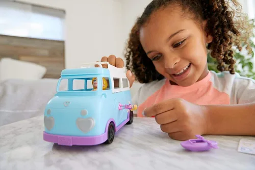 Miniatura 2 de Polly Pocket Furgoneta Glamping con doble campamento para muñeca Polly de 3 pulgadas y muñeca Micro Polly; la camioneta se abre a la sala de estar