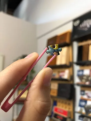 Miniatura 3 de TDC Games Rompecabezas navideño más pequeño del mundo, travieso o agradable, mini rompecabezas, pequeño rompecabezas de arte de viaje para adultos