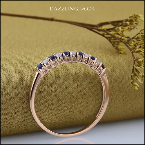 Miniatura 15 de Dazzlingrock Collection Alianza de boda apilable de zafiro azul y diamante blanco redondo alternativo en oro de 10 quilates