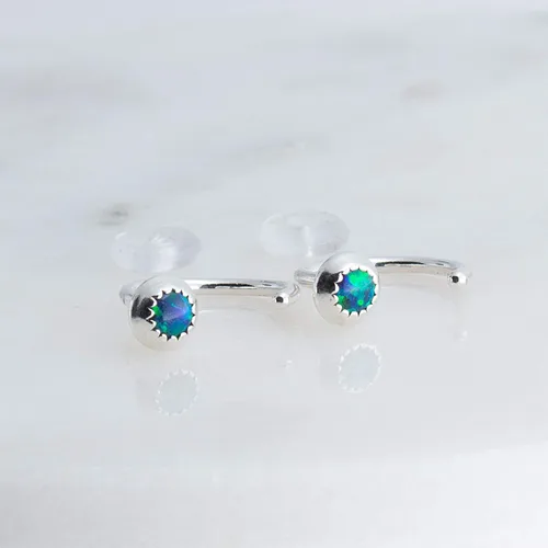 Miniatura 3 de Half Huggie - Aretes de aro de plata para mujer, aretes pequeños para cartílago, piedra natal, hipoalergénicos, con parte trasera de rosca