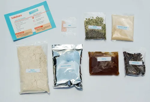 Miniatura 3 de bakebars Kit de barras de proteínas totalmente naturales, chispas de chocolate, incluye ingredientes pre-medidos, macro amigables para 10 barras