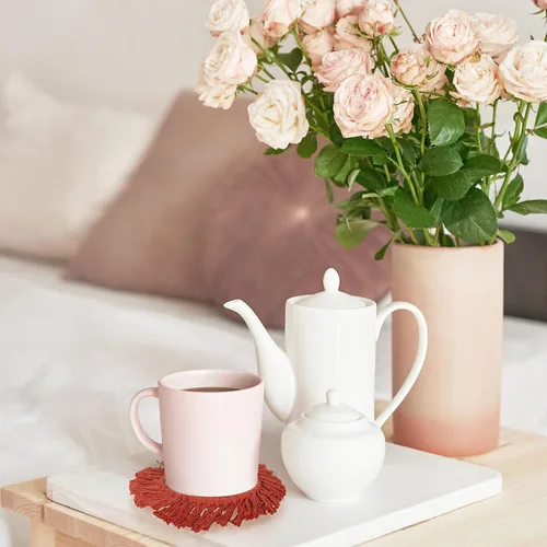 Miniatura 7 de Whaline Juego de 4 posavasos de macramé bohemios, hechos a mano, rojo, rosa, blanco, para bebidas, tapete bohemio con borla para tipos de tazas