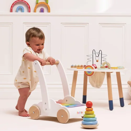 Miniatura 4 de Le Toy Van - Petilou - Caminante de madera para niños pequeños y bebés Andador educativo de nube arcoíris Adecuado para un niño o niña de 1 año