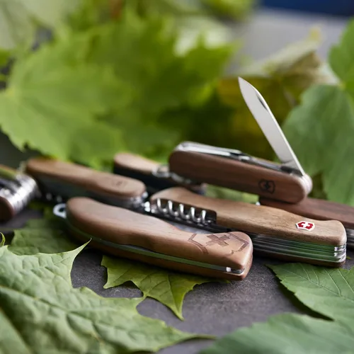Miniatura 4 de Victorinox Nail Clip 580 Wood Swiss Army – Cuchillo de bolsillo pequeño con cortaúñas