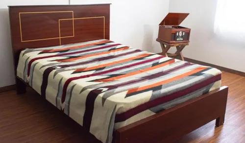 Miniatura 7 de Manta de lana de alpaca XXL Transpirable hipoalergénica ultra suave Grande cálida tradicional hecha a mano 85 x 80 pulgadas No raya ni pica