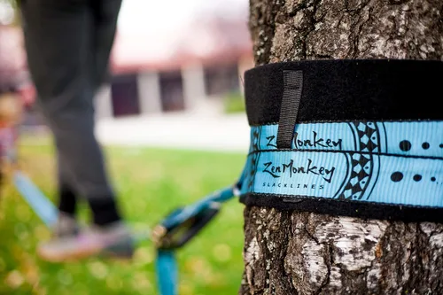 Miniatura 5 de Kit de Slackline ZenMonkey con Protectores de Árbol, Bolsa de Transporte de Tela e Instrucciones, 60 Pies, Fácil Montaje para Familia, Niños