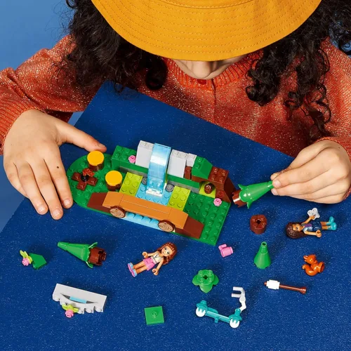 Miniatura 3 de Set de Aventura de Camping de Cascada Forestal de LEGO Friends, Juguetes de Construcción con Mini-Muñecas Andrea y Olivia, Juguetes para Niños de 5