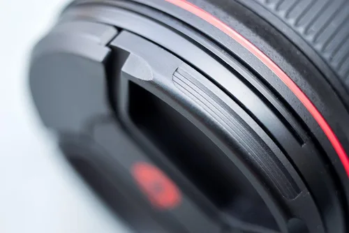 Miniatura 2 de Lens Cap Center-Pinch, resortes extra fuertes, ajuste perfecto, fabricado en plástico 100 % reciclado