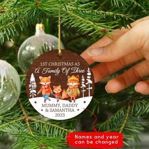 Miniatura 4 de Adorno personalizado de Our Christmas As A Family of Three 2025 – Primera Navidad como familia de 3 zorros – Regalos para padres recién nacidos