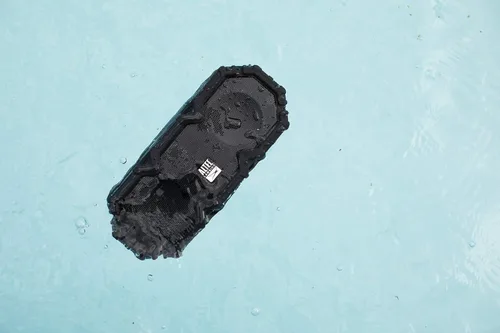 Miniatura 7 de Altec Lansing LifeJacket Jolt - Altavoz Bluetooth impermeable, altavoz duradero y portátil con carga inalámbrica Qi y asistente de voz, negro