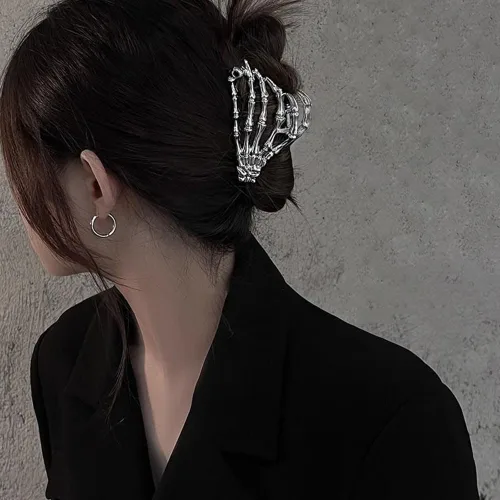 Miniatura 4 de Pinzas de pelo de aleación de calavera – Divertidas pinzas punk, agarre fuerte para cabello grueso y fino, accesorios de metal plateado