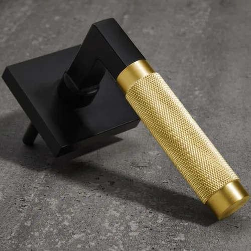 Miniatura 2 de Explore Hardware Ginebra - Manija de puerta de latón macizo – Negro mate y mango decorativo sin giro dorado satinado