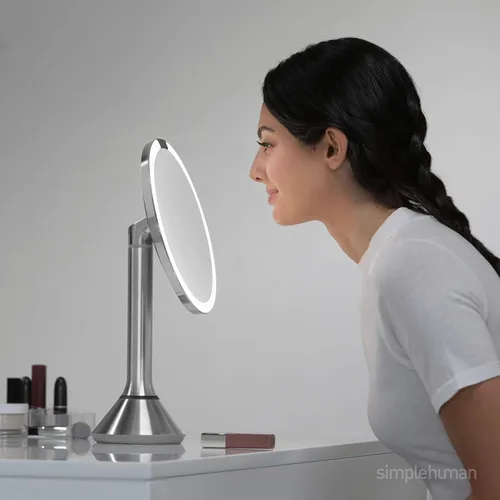 Miniatura 3 de simplehuman Espejo con sensor, espejo de maquillaje iluminado con aumento (5X), espejo redondo de 8 pulgadas con lupa con luces, inalámbrico, acero