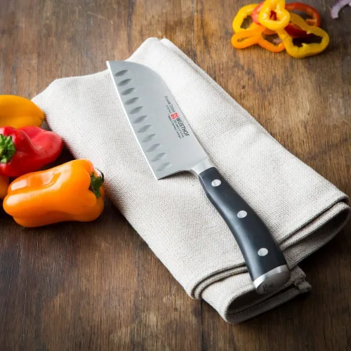Miniatura 2 de Wusthof Classic Ikon cuchillo santoku con filo hueco, Negro