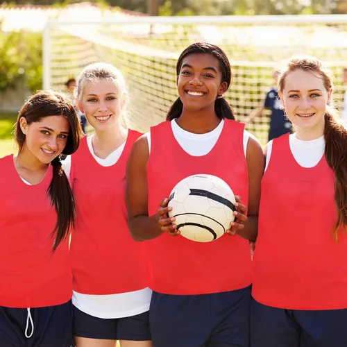 Miniatura 3 de Newcotte 24 piezas Pinnies Scrimmage Chalecos de práctica en equipo Jersey de malla de nailon Pennies para fútbol, baloncesto y deportes Rojo