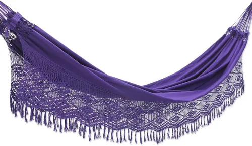 Miniatura 13 de NOVICA - Hamaca brasileña de tela de algodón a rayas color rojo y gris XL para 2 personas, con flecos de ganchillo blancos, “Samba escarlata” (doble)