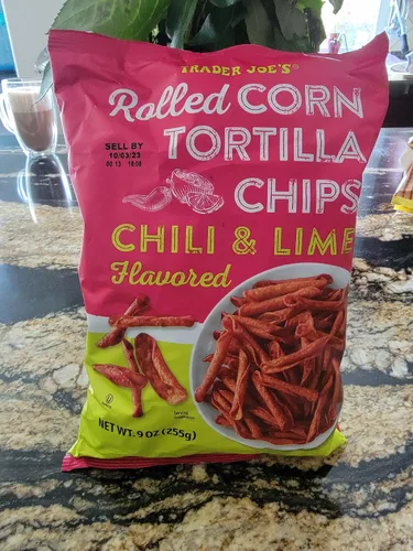 Trader Joe's Rolled Corn Tortilla Chips Chili & Lime | Peso neto 9 oz (255g) | Sin coloración artificial (paquete de 10)