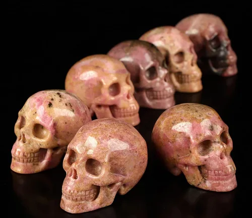 Miniatura 8 de Skullis Calavera de cristal de rodonita rosa y negra, escultura de arte fino de piedras preciosas talladas a mano, estatua de piedra curativa