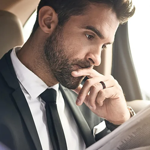 Miniatura 3 de FIBO STEEL - Anillos de acero inoxidable de 8mm para hombres, anillos con cadena incrustada y borde con textura, disponible en tallas 7-14