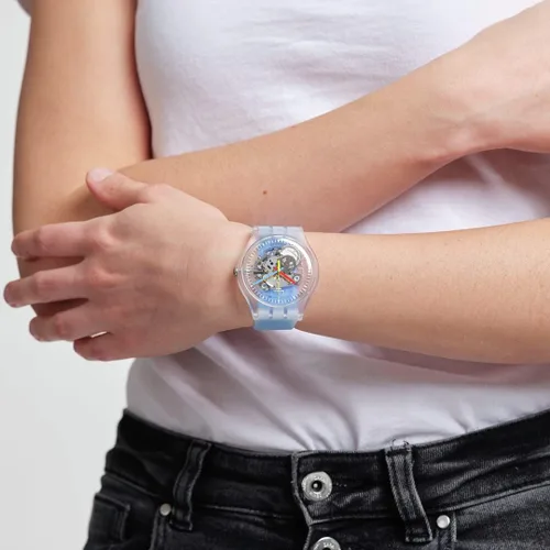 Miniatura 3 de Swatch Reloj unisex con rayas azul claro (Modelo SUOK156), Azul, Moderno
