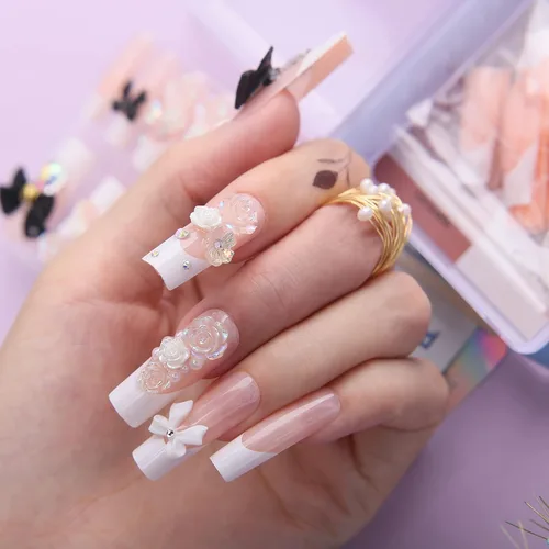 Miniatura 3 de Uñas postizas largas a presión, cuadradas, francesas, nude, rosa, lazo de lujo y diamantes de imitación de flores 3D, 24 unidades, uñas brillantes
