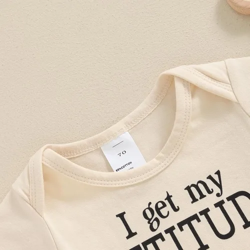 Miniatura 43 de Pañalero para bebé recién nacido, con frase en inglés “Got my mind on my momy”, color gris y blanco, talla 0-18M
