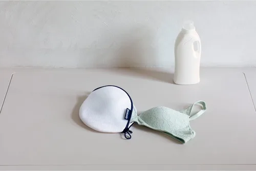 Miniatura 6 de Brabantia Bolsa de sujetador de lavandería con cremallera de malla (blanco) para lavar delicados, organizador de bolsas de viaje