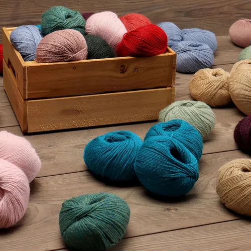 Miniatura 7 de 100% Hilo de Lana de Alpaca Bebé (Juego de 3 Madejas, 150 Gramos) Peso DK - Hecho en Perú - Celestialmente Suave y Perfecto para Tejer y Ganchillo