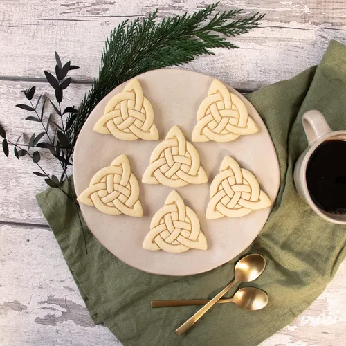 Miniatura 7 de Juego de 2 cortadores de galletas Celtic Triquetra (Diseños: Celtic Heart y Triquetra), 2 piezas - Bakerlogy