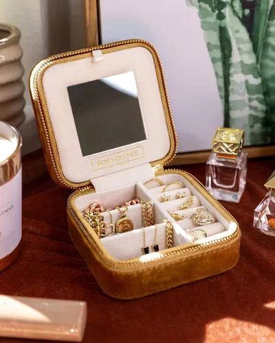 Miniatura 4 de Joyero de terciopelo afelpado para viaje, joyeros pequeños para mujer, estuche de viaje para joyas para mujer, organizador de aretes con espejo