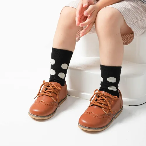 Miniatura 10 de KIDSUN Zapatos de vestir para niño y niña, cómodos zapatos Oxford con cordones para uniforme escolar, mocasines planos (bebé/niño pequeño) E-negro