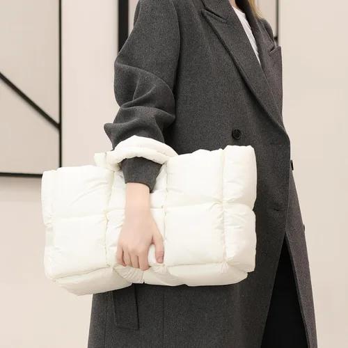 Miniatura 9 de Herald Bolso de mano acolchado grande para mujer, bolso de hombro acolchado de algodón ligero para el invierno