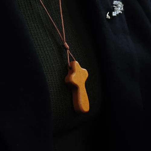 Miniatura 4 de Mubaile 3 collares de cruz de madera para mujeres, hombres, niños Cruz de madera natural tallada a mano Collar pequeño con colgante de cruz