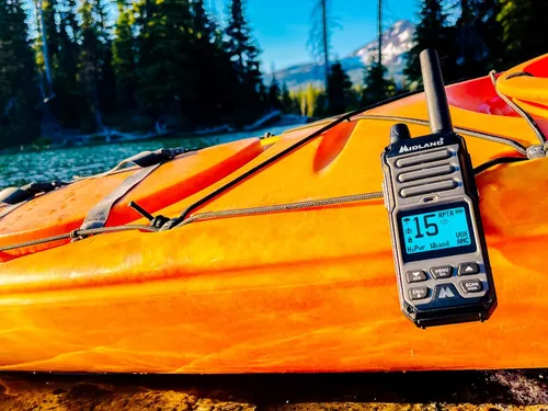 Miniatura 3 de Midland GXT67 Radio bidireccional GMRS de 5 vatios - Walkie Talkie de largo alcance para aterrizaje, Jeep y todoterreno - IP67 impermeable