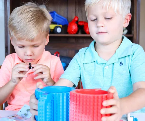 Miniatura 7 de DAYMOO Juego de tazas de ladrillo integradas con 3 paquetes aleatorios de ladrillos 2 en 1, tazas de café geniales para niños, creativas, Azul