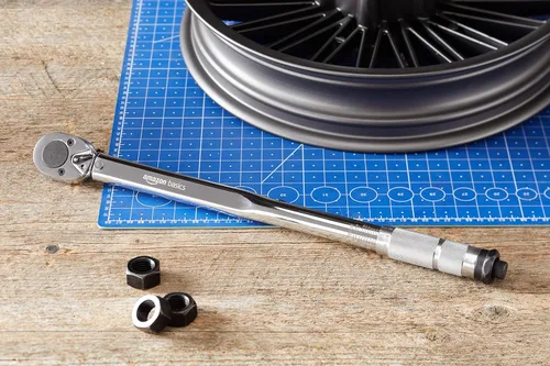 Miniatura 10 de Amazon Basics llave dinamométrica de clic de 1/2 pulgada, 20-150 pies-libras, 27.1-203.5 Nm