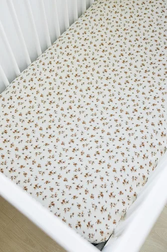 Miniatura 2 de Sábana de cuna de muselina Autumn Bloom de Mebie Baby, sábanas suaves y transpirables para bebés, ropa de cama moderna y neutral para cunas, sábana