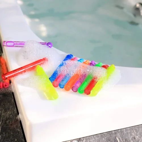 Miniatura 5 de Paquete de 64 varitas de burbujas de burbujas, mini varitas de burbujas de neón, sin olor, no tóxico, juguete de baño para niños, regalo