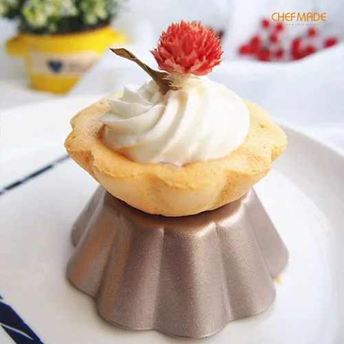 Miniatura 7 de CHEFMADE Juego de mini moldes para pudín, 3 pulgadas, 4 moldes antiadherentes para tarta de huevo, pan y pastel en forma de flor, utensilios
