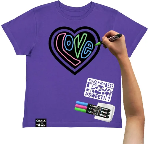 Chalk of the Town Kit de camiseta de manga corta con diseño de pizarra de corazón morado para niños con 3 marcadores y plantilla de caramelo