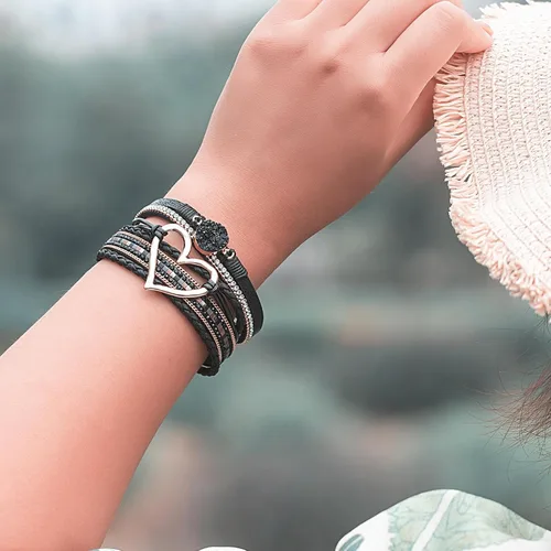 Miniatura 8 de FANCY SHINY Pulseras de cuero con forma de corazón, apilables, bohemias, pulseras de diamantes de imitación de resina de moda con cierre magnético