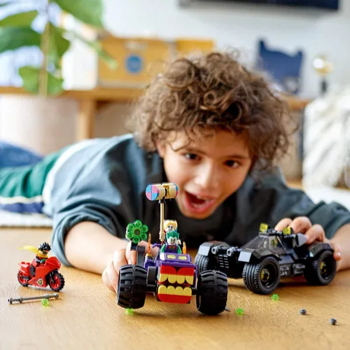Miniatura 5 de LEGO DC Batman Joker's Trike Chase 76159 Super-Hero - Juego de autos y motocicletas, mini juguete de disparo para fanáticos de Batman, Robin, The